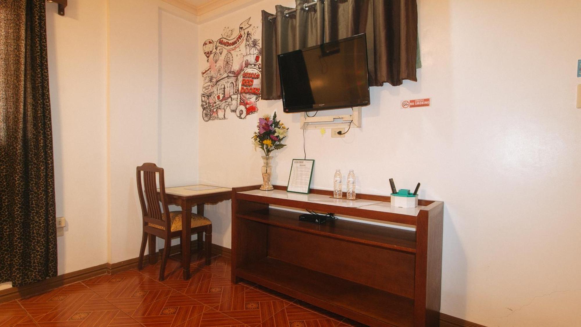 RedDoorz @ Tamarind Street Angeles City Exterior foto