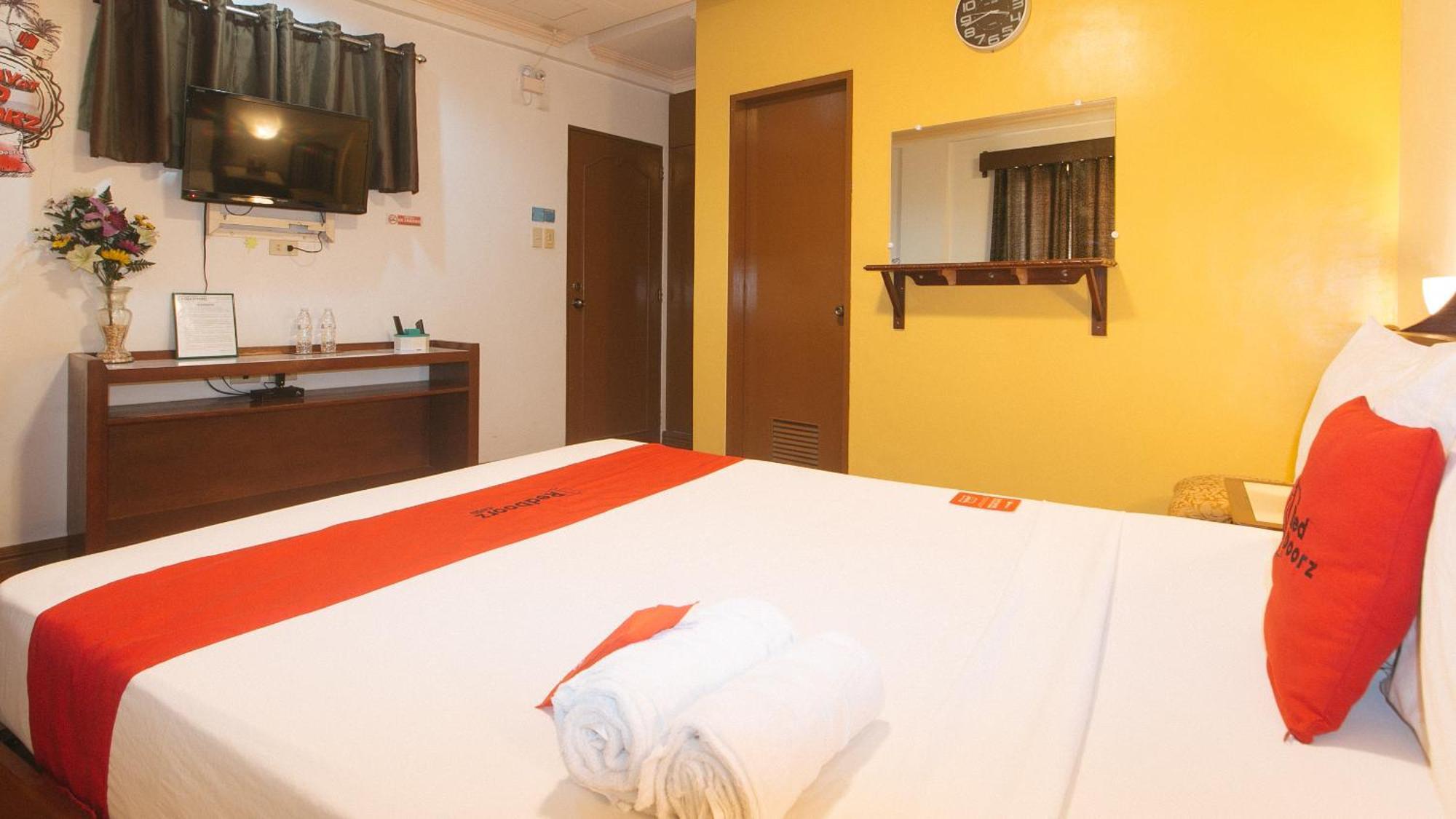 RedDoorz @ Tamarind Street Angeles City Exterior foto